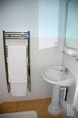 White Gates Hotel Binfield Buitenkant foto
