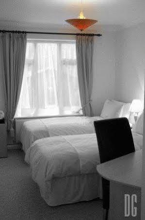 White Gates Hotel Binfield Buitenkant foto