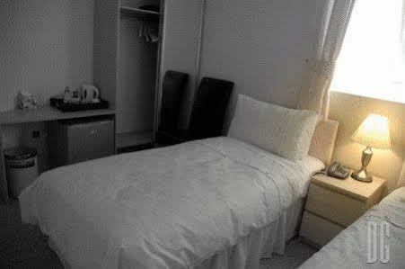 White Gates Hotel Binfield Buitenkant foto